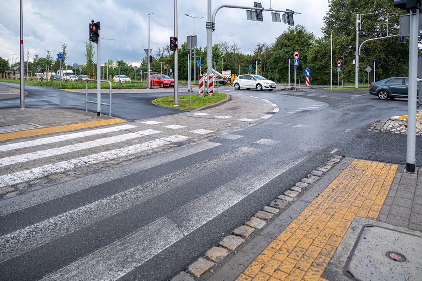 Skrzyżowanie alei Wielkiej Wyspy z ulicą Mickiewicza i aleją Paderewskiego